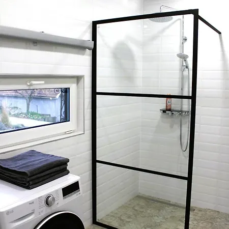 H25 Vendeghaz 아파트